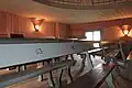 Sitzbänke des Zuschauerraumes