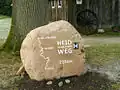 Stein vor dem Emhoff für den 2012 in Wilsede eröffneten Heidschnuckenweg