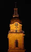 Der Turm der früheren Klosterkirche der Franziskaner („Hafenmarktturm“) in Heilbronn bei Nacht