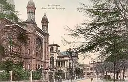 Blick entlang der Heilbronner Allee nach Süden. Im linken Bildvordergrund die Synagoge, dahinter die Villa Gfrörer (1908).