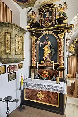 Linker Seitenaltar mit Kanzel