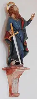 Statue eines Heiligen mit Schwert, wahrscheinlich Paulus, an der Nordwand des Langhauses