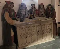 Gotisches Grab im nördlichen Seitenschiff