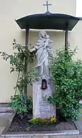 Marienfigur rechts vom Portal