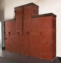 Heiltumsschrank aus massivem Eichenholz, vollständig mit Eisenplatten beschlagen und neun Schlössern gesichert, Halberstadt 1515-1530, Kulturstiftung Sachsen-Anhalt, Domschatz Halberstadt