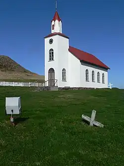 Kirche mit Kirchhof am Helgafell