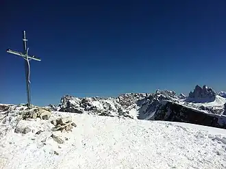 Gipfelkreuz Helltaler Schlechten mit Blick auf die Drei Zinnen