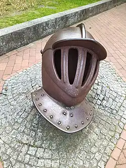Helm am Obentraut-Denkmal