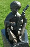 „Bassspieler“ (1988) (Bronze, 18 cm)