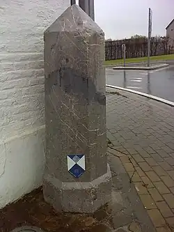 Grenzstein Nr. 187 bei Henri-Chapelle, achteckig, 1,70&nbsp;Meter hoch