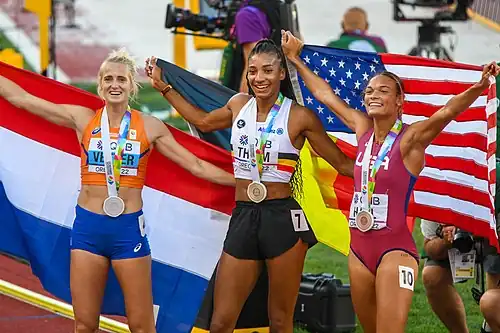 Die Medaillengewinnerinnen des Siebenkampfs (v.&nbsp;l.&nbsp;n.&nbsp;r.): Anouk&nbsp;Vetter, Nafissatou&nbsp;Thiam, Anna&nbsp;Hall