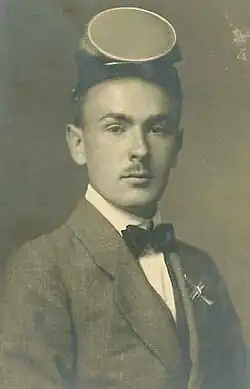 Herbert Mumm von Schwarzenstein (1898–1945) mit der Corpsschleife und dem Stürmer seines Corps Palatia Bonn