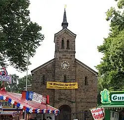 Kirche während der Kirmes 2012