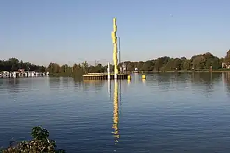 Skulptur Reemrenreh, links Jachthafen Herne-Ost, rechts Einfahrt zur Schleuse