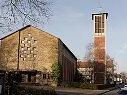 Westseite und Turm der St. Barbara Kirche in Herne-Horsthausen