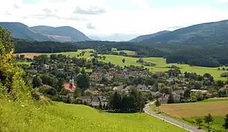 Blick auf Hernstein vom Ortsteil Aigen