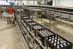 Abfüllung der Marke Edel Pils in der Brauerei in Köstritz