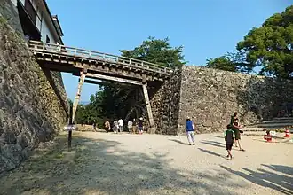 Brücke zur zweiten Vorburg