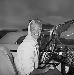 Hildegard Knef am Flughafen Zürich-Kloten, 1956