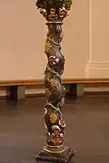 Gedrehte Säule mit Weinlaub (an anderer Stelle in der Kirche)