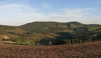 Himberg (links) und Hoher Lehnberg (rechts) von Norden