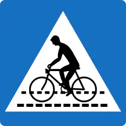 Hinweiszeichen 2b (Österreich), für eine Radfahrerüberfahrt, Vorfahrt für Radfahrer. (Bei dauerhaft ampelgeregelten Kreuzungen wird das Hinweiszeichen nicht angebracht.)