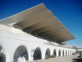 Zuschauertribünen des Hipódromo de la Zarzuela (2008).