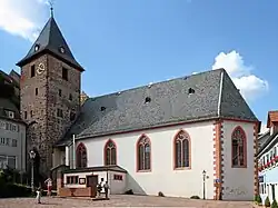 Katholische Pfarrkirche Maria Immaculata mit Torturm
