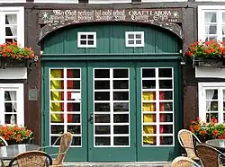 Toreinfahrt mit Dielentorbalken