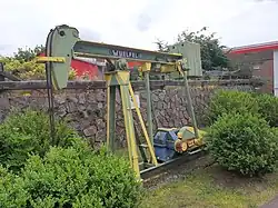 historische Ölförderpumpe