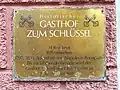 Historischer Gasthof zum Schlüssel in Waldenburg. 1436 erbaut, 1659 erweitert. 18. November 1797 hielt sich Napoleon Bonaparte hier auf. Bis zur Jahrhundertwende wurde der Gasthof «Hotel des Clefs» genannt. 1992/93 wurde der Gasthof renoviert.