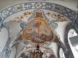 Kreuzabnahme, Stuckdekor im Chor