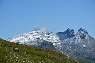 Hochgasser (links) und Bärenköpfe (rechts) von Südosten, davor der Messeling
