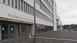 Auf dem Bild sieht man ein Gebäude vom Gesundheitscampus der Hochschule Bochum.