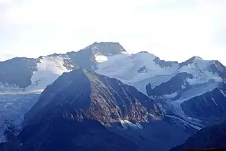 Hochvernagtwand links neben der Hochvernagtspitze (Mitte hinten), vorne der Pitztaler Urkund