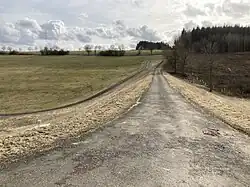 Hochwasserrückhaltebecken Eseltal (2022), Dammkrone