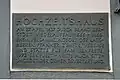 Gedenktafel neben dem Portal (Detailansicht)