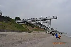 Strandbrücke mit Aussichtsplattform