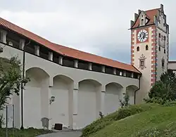 Torturm mit gedecktem Wehrgang