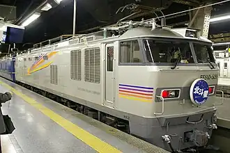 Die E-Lok EF510 bei der Einfahrt in Ueno