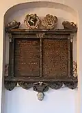 Das Epitaph von Peter Jespersøn aus dem Jahr 1715, seit 1757 rechts neben dem Epitaph von Peder Hersleb und Bolette Hjort in der großen Kapelle eingefügt