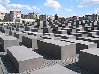 Denkmal in Berlin mit 2711 Stelen für die im Zweiten Weltkrieg in Europa ermordeten rund 6 Millionen Juden