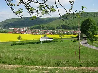 Der Ohmberg (links) im nordöstlichen Ohmgebirge