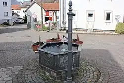 Brunnen in Holzhausen über Aar, Vombachstraße