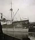 SS Margarethe Cords, Entladen von Importholz am Pier von P&K, 1929