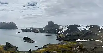 Der Horatio Stump (Mitte) auf der Fildes-Halbinsel