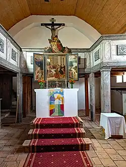 Altar mit umlaufender Empore