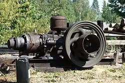 Einzylinder-Glühkopfmotor mit 19 kW (25 PS) in einem Sägewerk in Schweden
