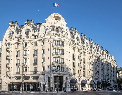 Rue de Sèvres / Boulevard Raspail: Hôtel Lutetia