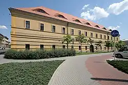 ehem. 27er Artillerie-Kaserne Königgrätz (Gebäude 2015 noch existent) Koordinate 50°&nbsp;12′&nbsp;26″&nbsp;N, 15°&nbsp;49′&nbsp;53″&nbsp;O50.20722222222215.831388888889